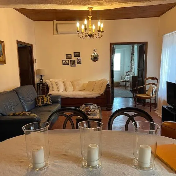 Appartement familial au cœur du village d’Olmeto, hotel a Olmeto