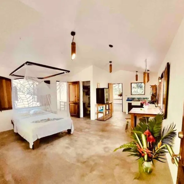 House 400 meters from the Golfo Dulce beach, hotel v destinaci Agujas