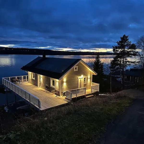 Lake house by Storsjön, hotel en Brunflo