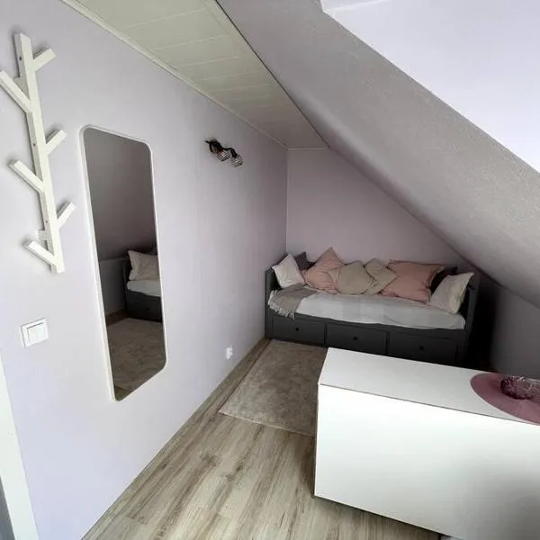 Small & Cozy Studio Apartment - WiFi & Free Parking, hotel em Lelle