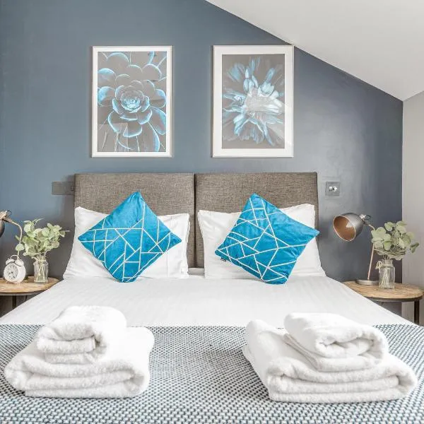 Stylish 1 Bed Apt , central , pkg, perfect for long stays, viešbutis mieste Egamas