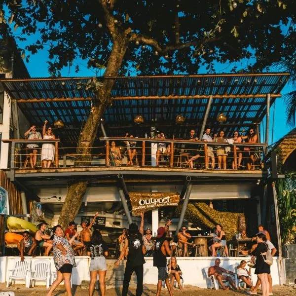 Outpost Beach Hostel, hotel v destinaci El Nido