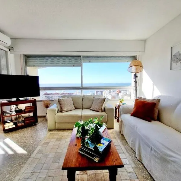 Vista al mar y ambiente acogedor en el corazón de Punta del Este, hotel a Punta del Este