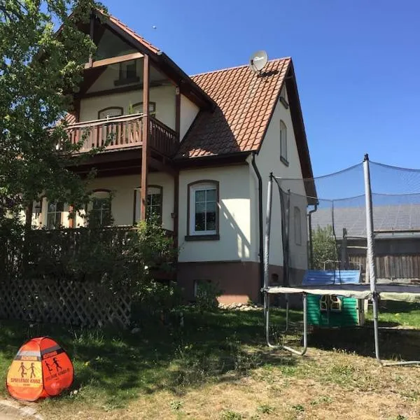 Charmantes Ferienwohnung Ferienhaus in Aalen - 5 Min zum Zentrum, מלון באאלן