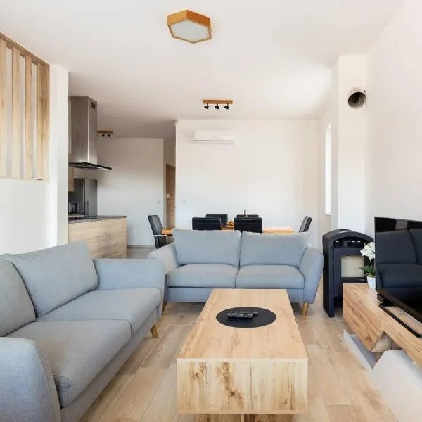 Duplex Holiday Apartment, hotel in Škofljica