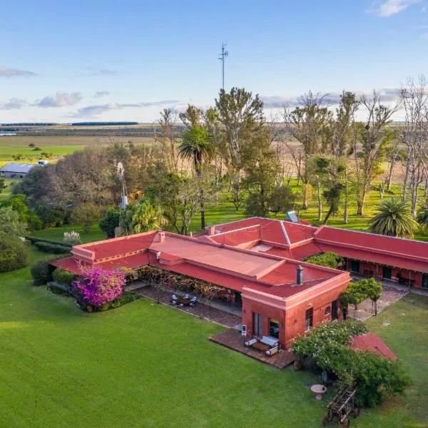 Estancia La violeta, hotel in Chajarí