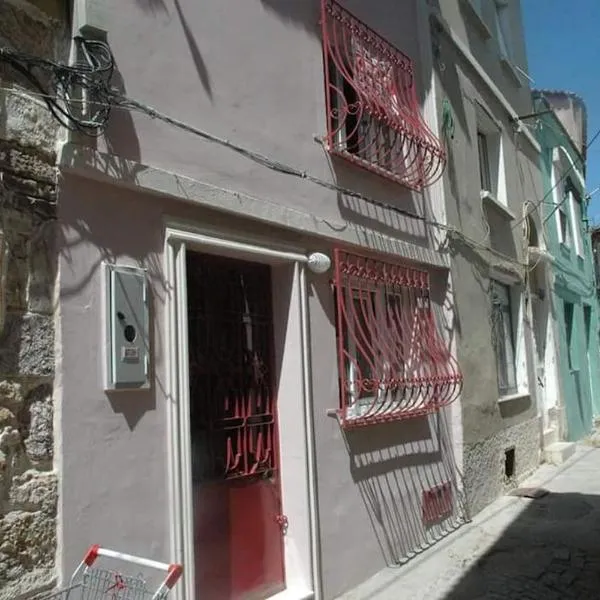 Ayvalıgın tarihi rum evi 2 katlı (YENİLENDİK), hotel in Sakarya