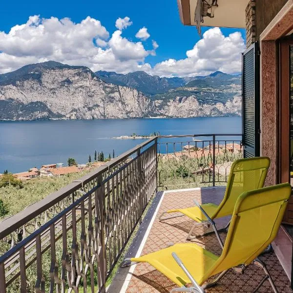 Villa Nadya by GardaDoma, hotel v destinaci Brenzone sul Garda