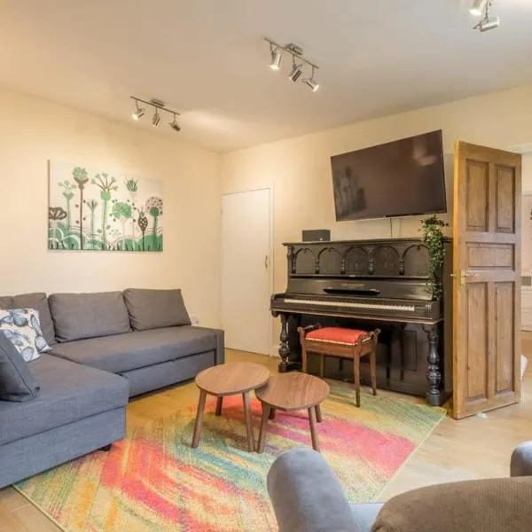 4 Bed Central Home - Perfect Location with Parking – hotel w Cambridge