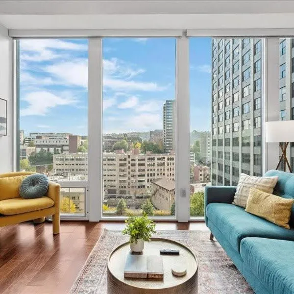 CozySuites Roomy 1BR, PPG Paints Arena, Pitts, hotel v destinaci Pittsburgh
