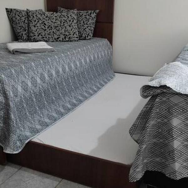 Casa Agradável, Arejada, Espaçosa, Perto de Tudo - Foto 2
