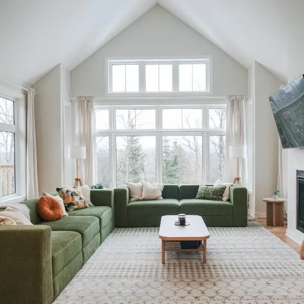 4BR Entire private modern cottage - Hilltop view, hotel v destinaci Huntsville