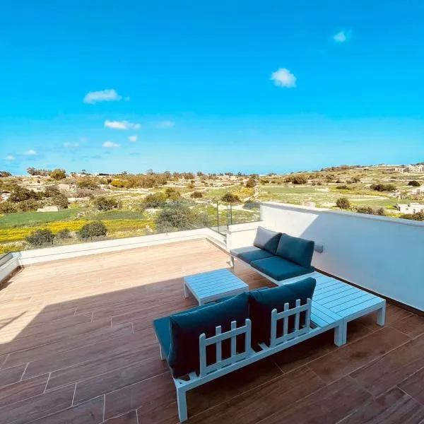 Axtart Penthouse with Amazing Views: Marsaxlokk şehrinde bir otel