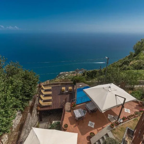 Nido Degli Dei, hotel v destinaci Agerola