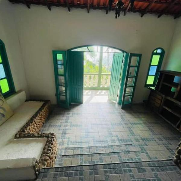 Casa em Angra com muito verde e praia