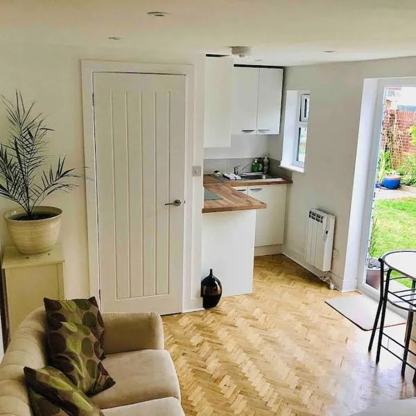 Charming studio suite minimum 2 night stay, hotel v destinaci Southwick