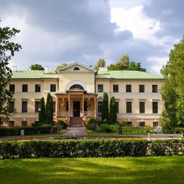 Naukšēnu muiža, hotel di Rūjiena