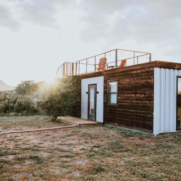 New Endless Sunsets-Container Home, hotel v destinaci Alpine