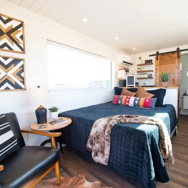 New The Buffalo-Shipping Container in Alpine, hotel in Alpine