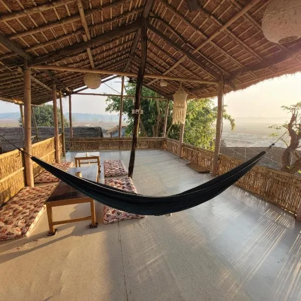 Ishq Sanctum- A Conscious Guest House、Bhagauraのホテル