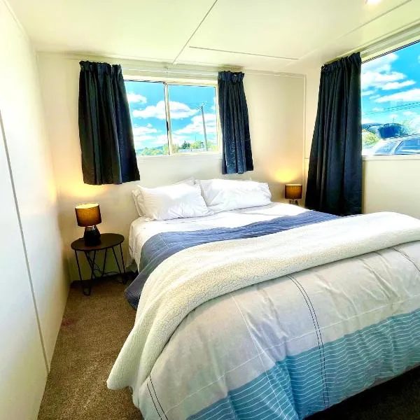 Little Running Bear Cottage - comfy and cozy, hotel di Mangakino