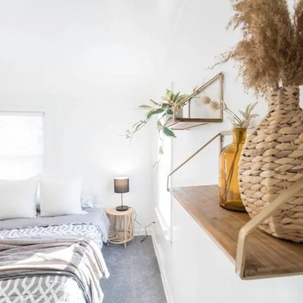 4 Bedroom Home near HOF Village, hotel in Canton