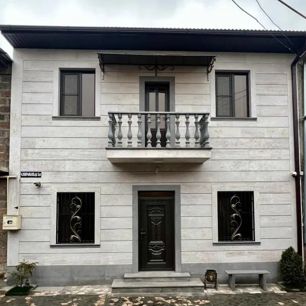 New , comfortable 3 bedroom house, hotel v Jerevanu