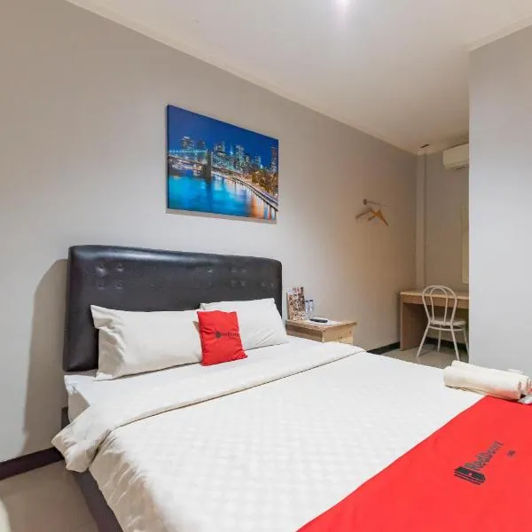RedDoorz near Botani Square Mall, hotel in Bogor