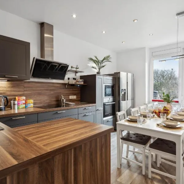 Stylish & Relaxing Penthouse ~ Workspace ~ Parking, hotel in Gelsenkirchen