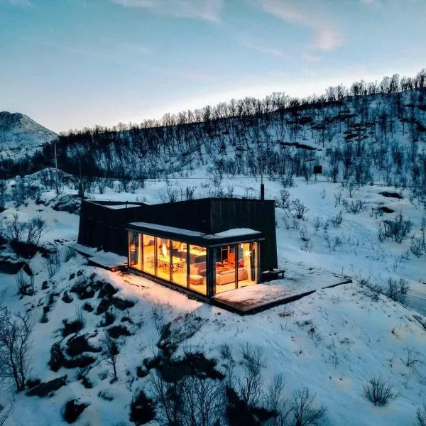 Senjavista, near nature, sea and mighty mountains, hotel v destinaci Skaland