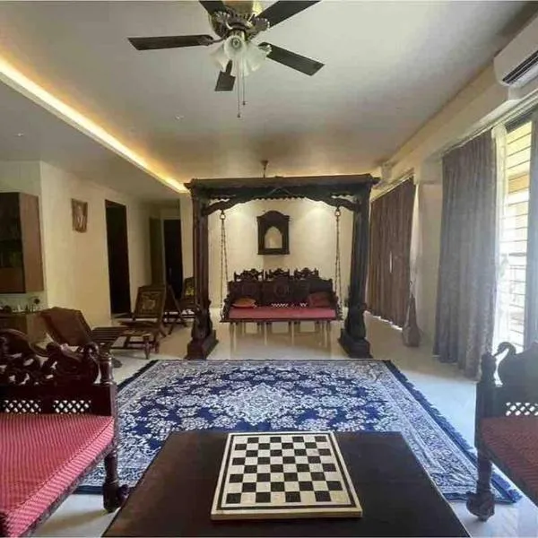 Endora homestay - A fully equipped lake-facing 3BHK, hotel in Nizāmpur