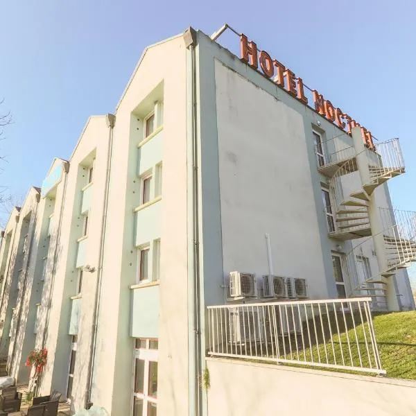 HOTEL NOCTUEL, hotel em Rambouillet