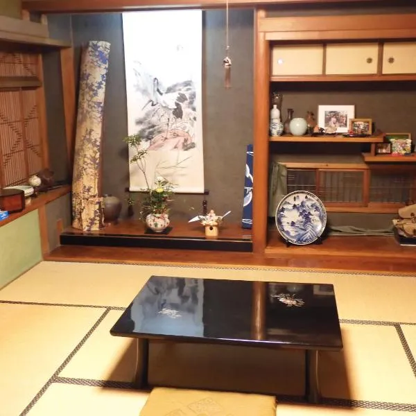 Japanese Traditional House with beautiful garden., hotel v destinaci Fujisaka