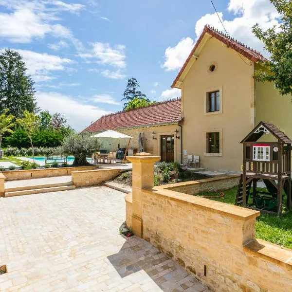 Guardian house of Château Monteil with heated pool and jacuzzi, hotel v destinácii Calviac