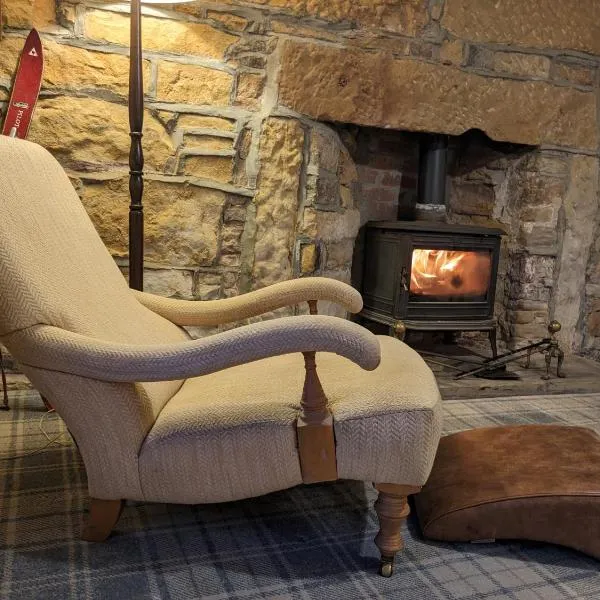 Historic character cottage in central Dornoch, hotel v destinaci Dornoch