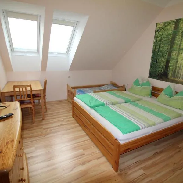 Privatzimmer Fam. Führer, hotel v destinaci Ottenschlag