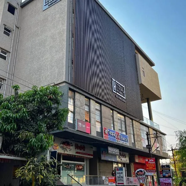 The Living Hub Business Hotel, Kolhapur, hotel in Kāgal