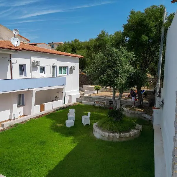 BeB con piscina Villa del Borgo, Hotel in Badesi