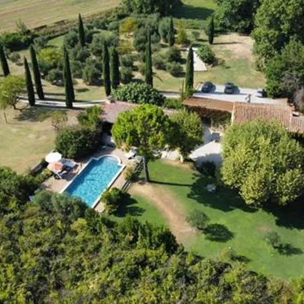Le Mas des Perrines Maison d’Hôtes, hotel v destinaci Pernes-les-Fontaines