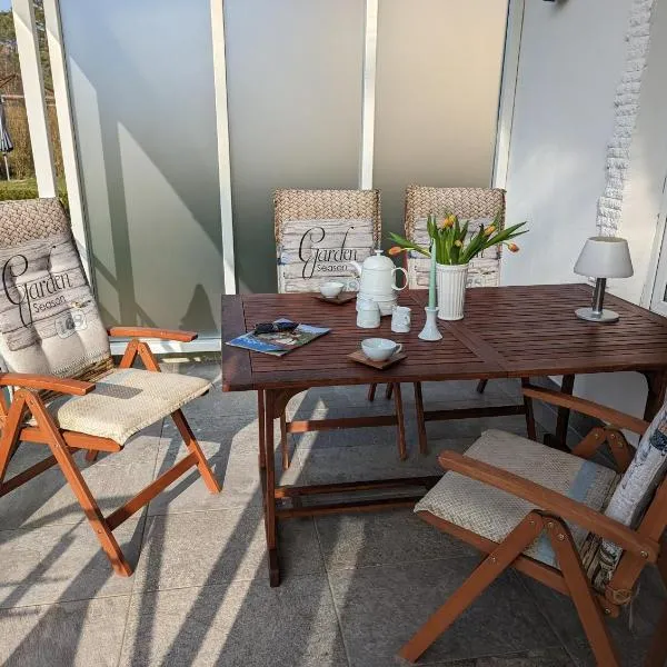 Ferienhaus am See mit Ruderboot, hotel em Mustin