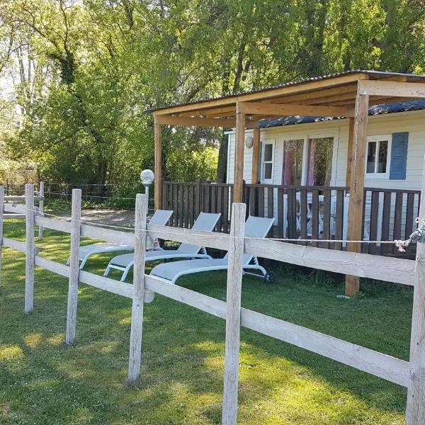 Les gîtes de camargue, hotel in Franquevaux