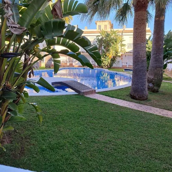 Adosado con piscina, Hotel in Alcossebre