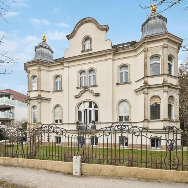 Wiener Palais am Großen Garten, Arbeitsplatz, Familie, 7 Pers, Smart-TV, hotel in Dresden