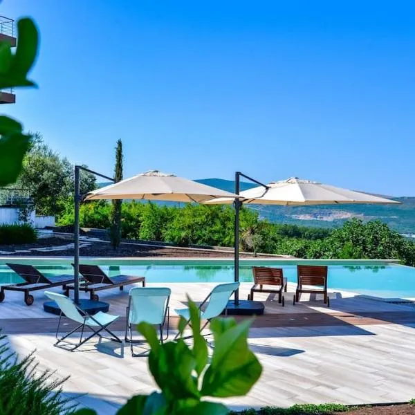 Sunset Terrace Pool & Panoramic Views, Tivat, hotel a Tivat