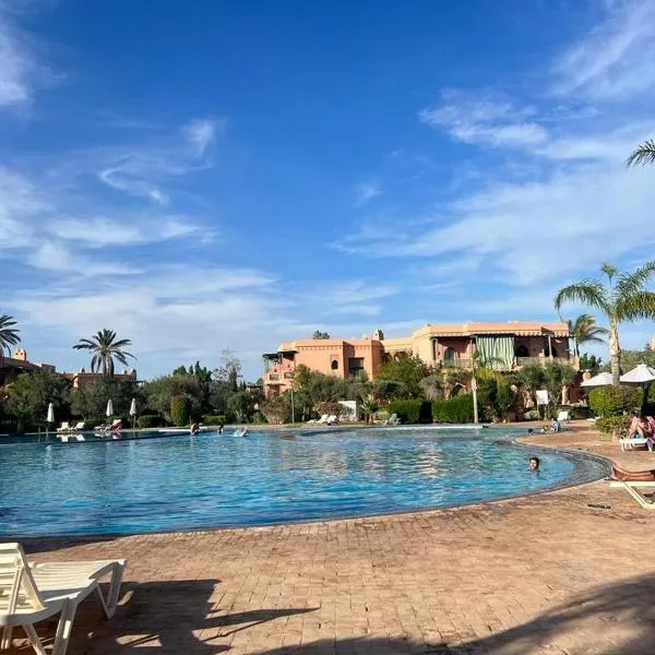 Appartement des palmiers avec piscine、Sidi Bou Othmaneのホテル