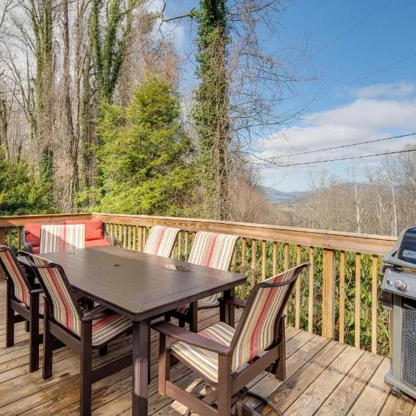 Peaceful Hendersonville Cabin - Hot Tub and Fire Pit, hotel v destinaci Hendersonville