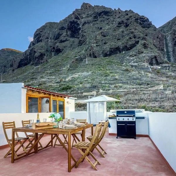 Spacious Home with Tropical Garden, BBQ, Near Seaside, hótel í Los Silos