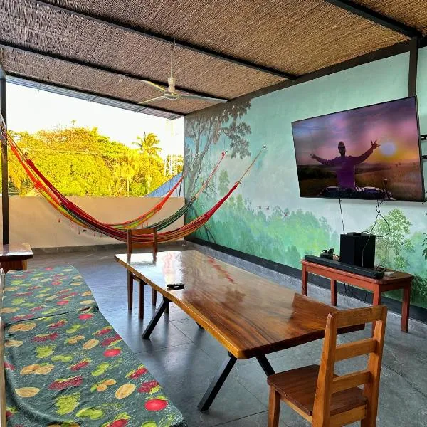 Sandy Toes Hostel, hotel v destinaci Sámara