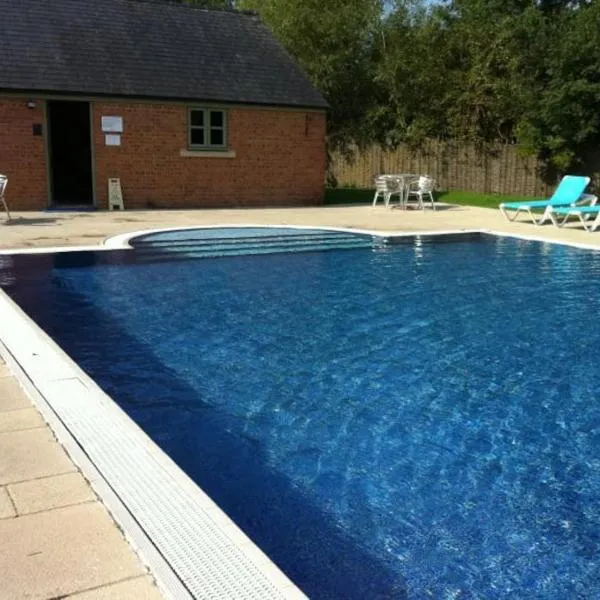 Castleford Cottage , Lowermill Estate, hotel a Somerford Keynes