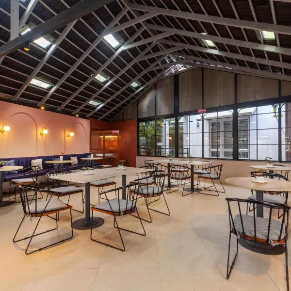 ๋ง๋์ผ๋ฆฌ์ ์์นํ ํธํ
Treebo Vrindavan, 3 Km From Madikeri Fort